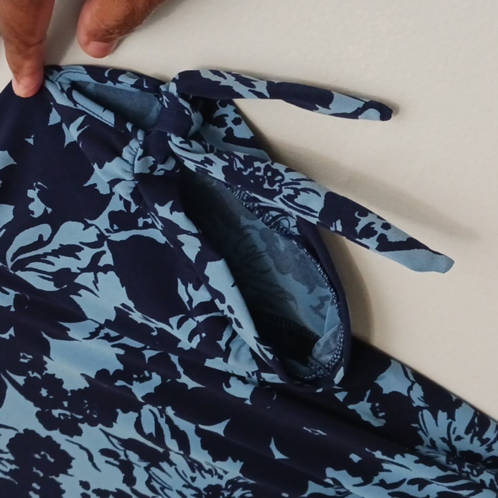 Apt.9 size Large women's dress in black and blue floral design. - Picture 7 of 15